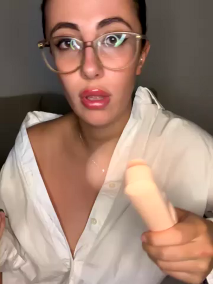 Mina_Khalifa