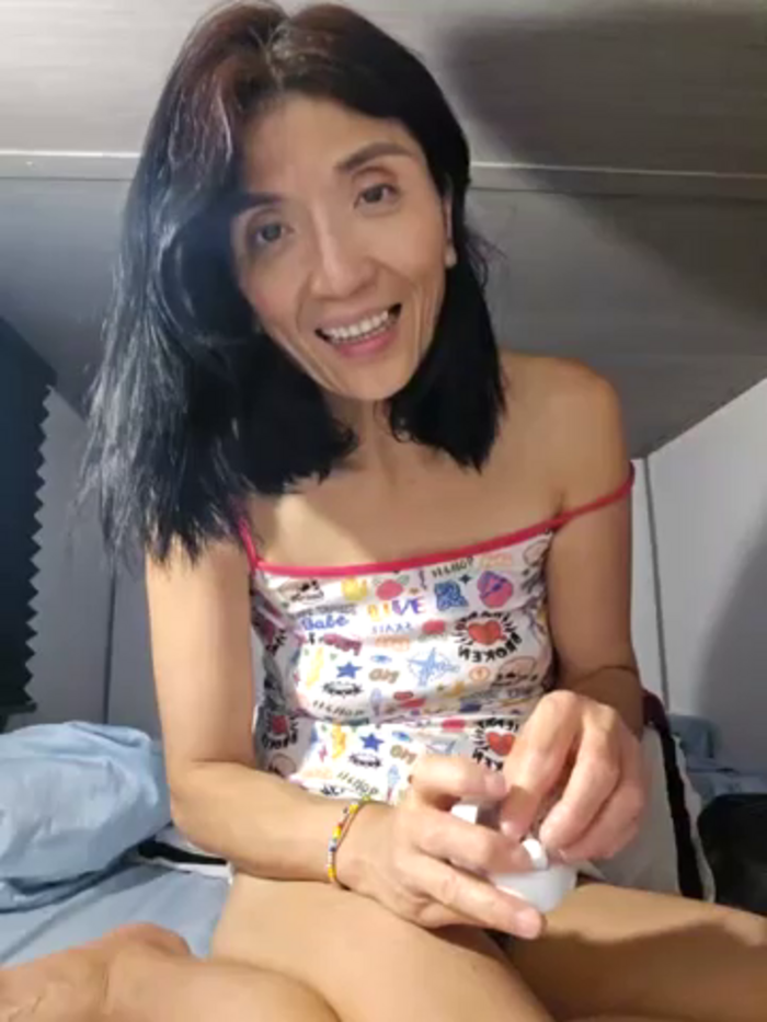 Skinnychinamilf