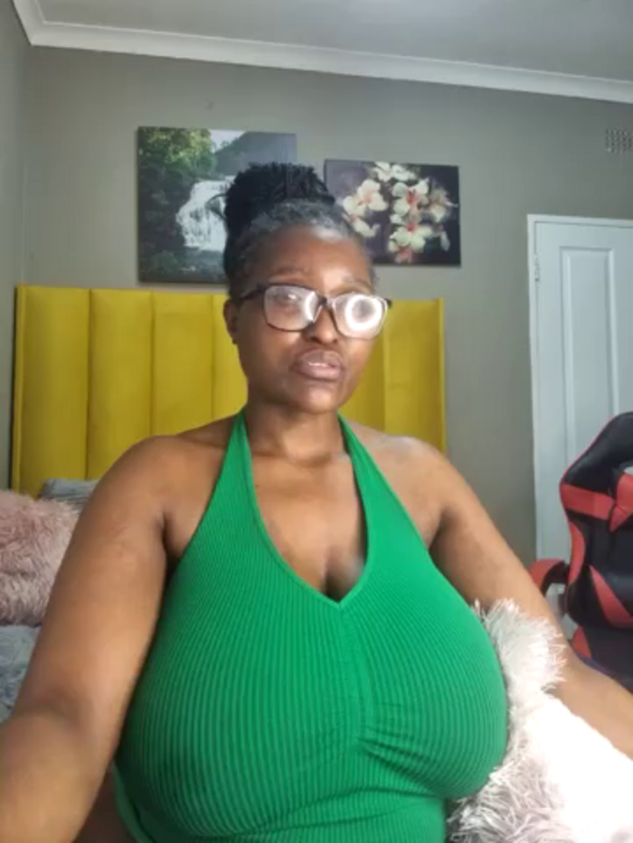 Bustygoddess32