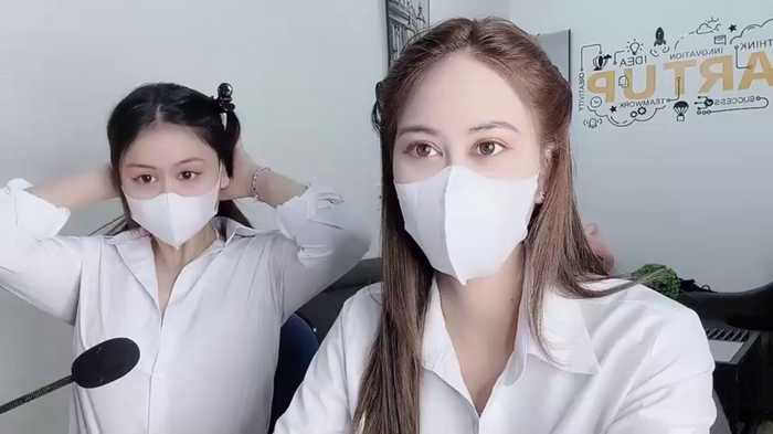 Mono-Stewardesss