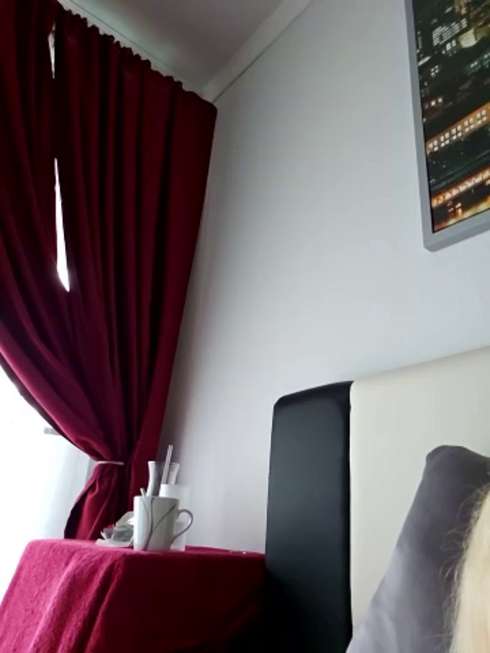 Hornyblond_Bella