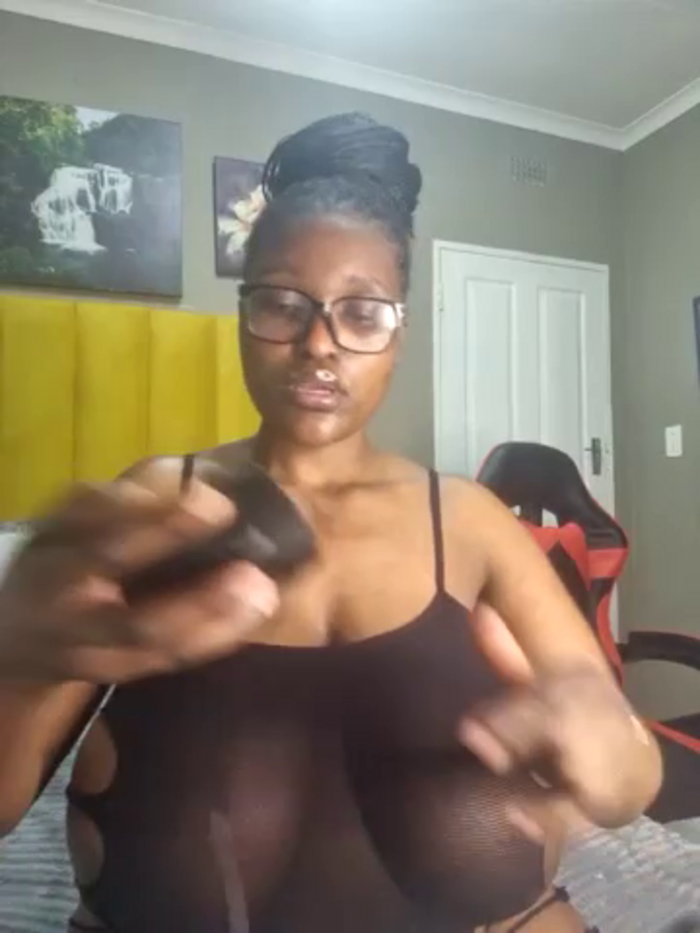 Bustygoddess32