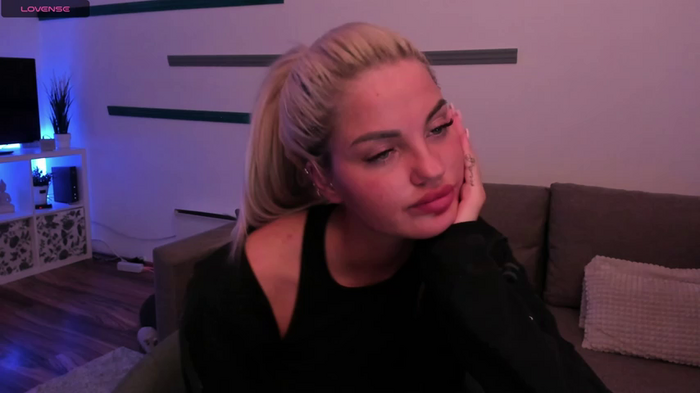 Nia_Blondie_X