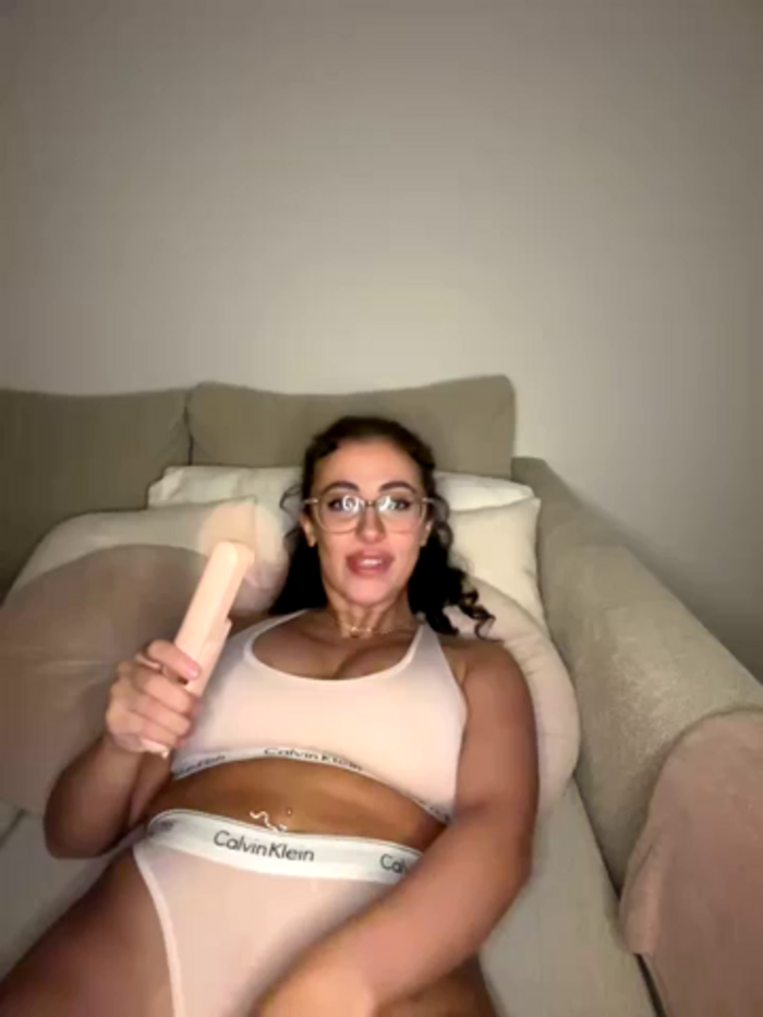 Mina_Khalifa