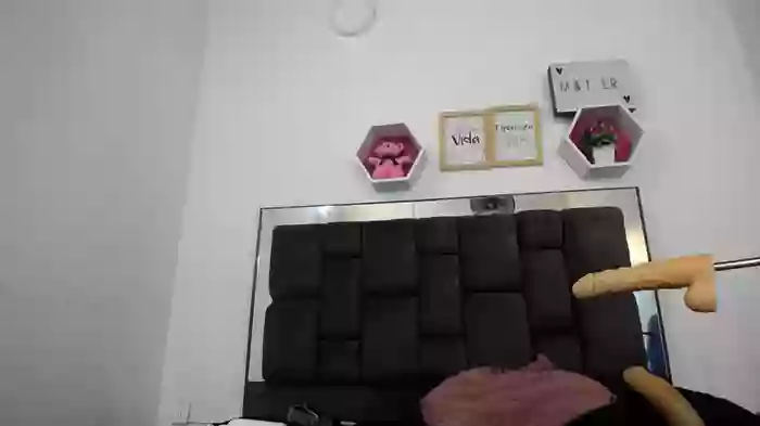 2024/08/08/stripchat-emma_evelyn-21-45-01