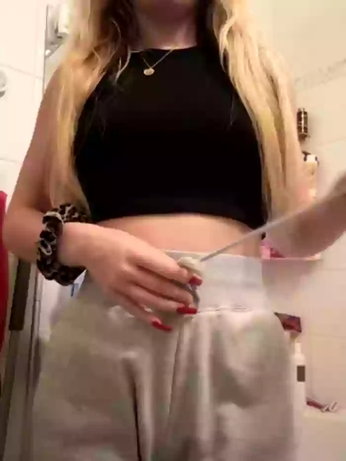 2024/08/08/stripchat-holly-glamour-00-58-16