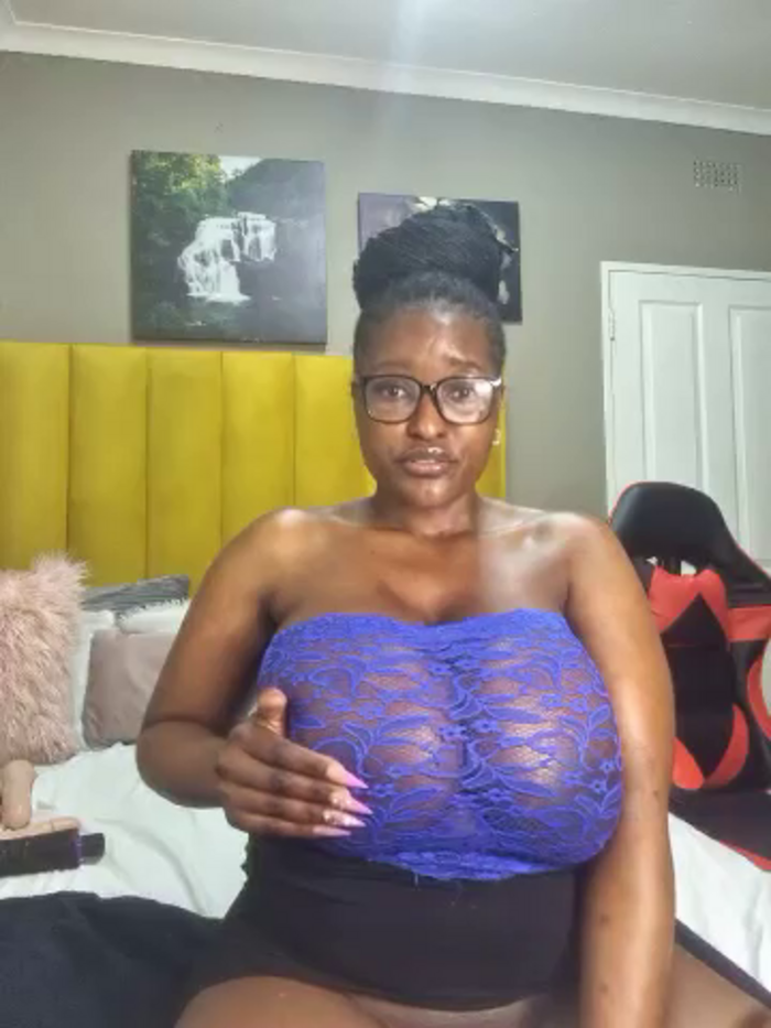 Bustygoddess32