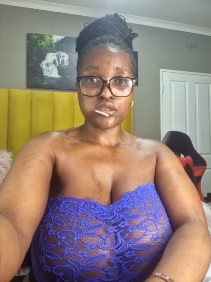 Bustygoddess32