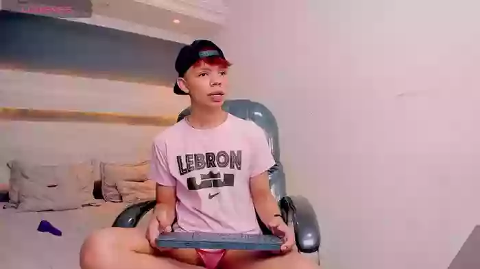 2024/08/08/stripchat-gropingvoys-00-06-12