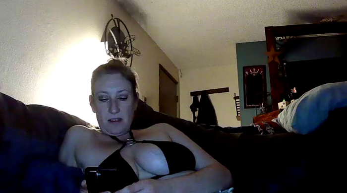 lilyhornyhousewife