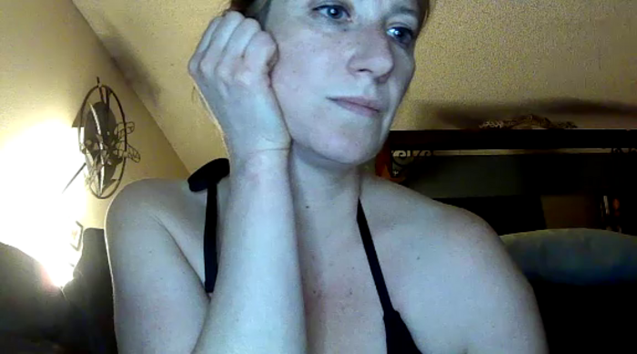 lilyhornyhousewife