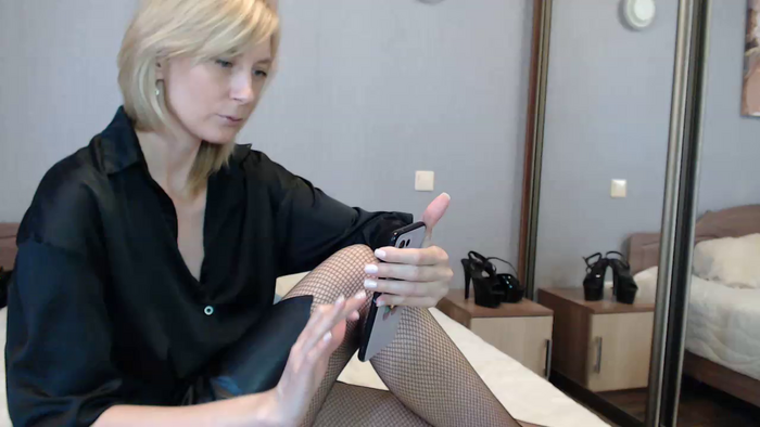 AvelinaLeoni