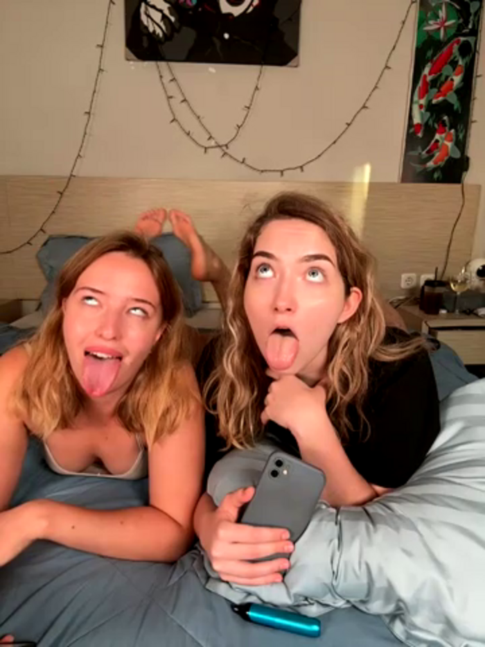 Nura_n_Sarah