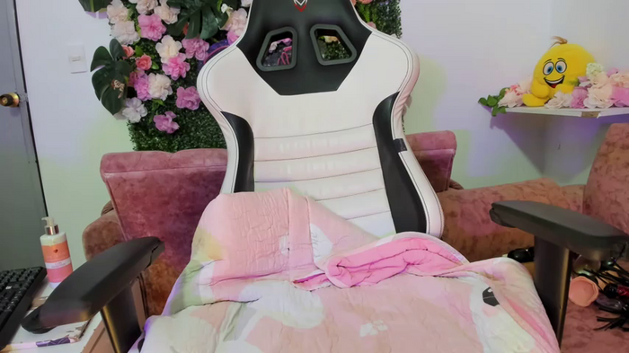 halana_squirts