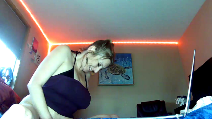 lilyhornyhousewife
