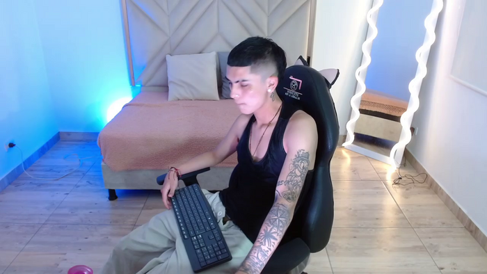 adam_tay