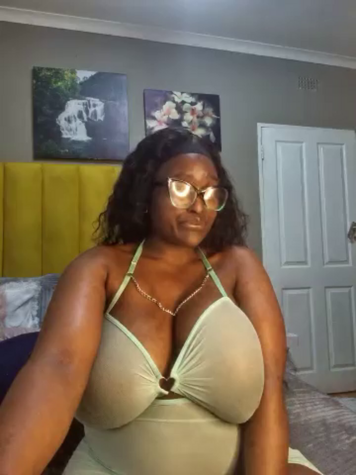 Bustygoddess32