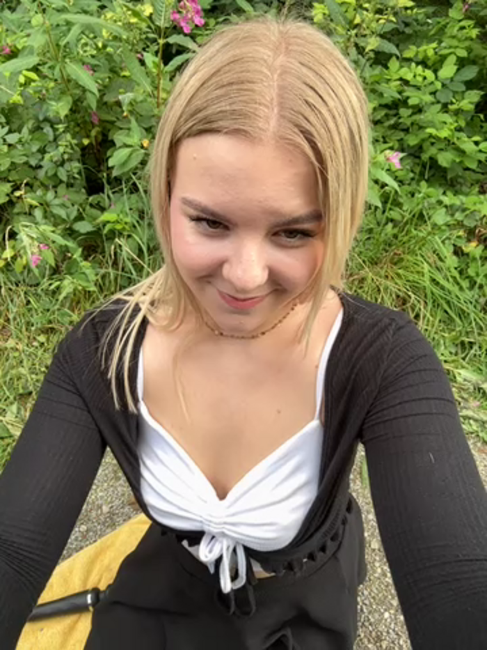 LaraBlond