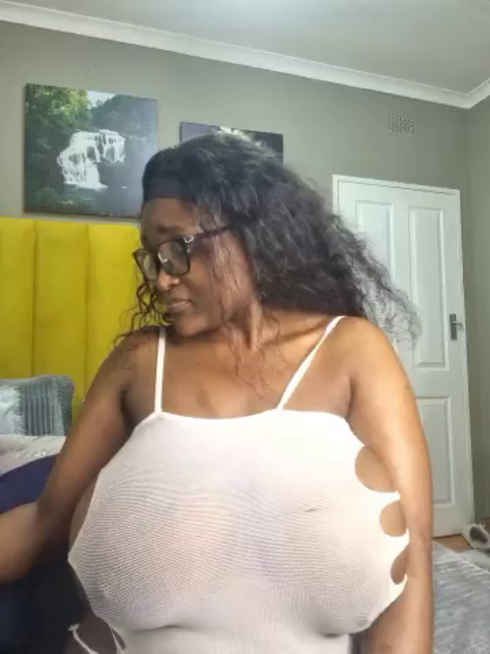 Bustygoddess32