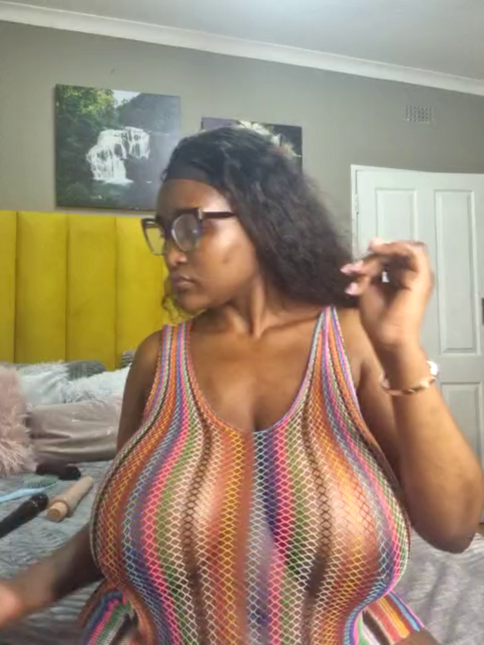 Bustygoddess32