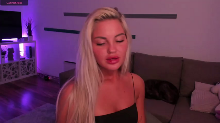 Nia_Blondie_X