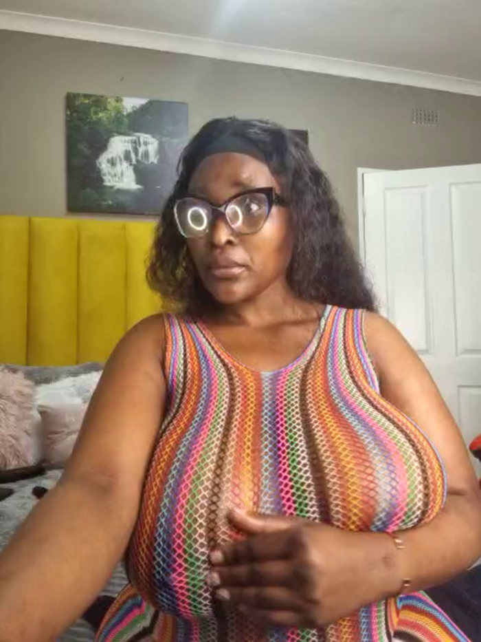 Bustygoddess32
