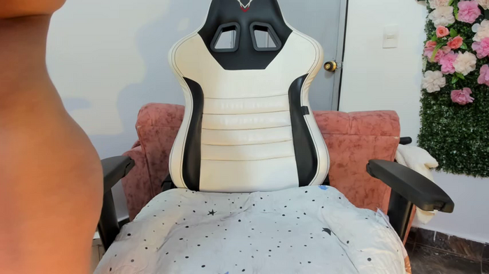 halana_squirts
