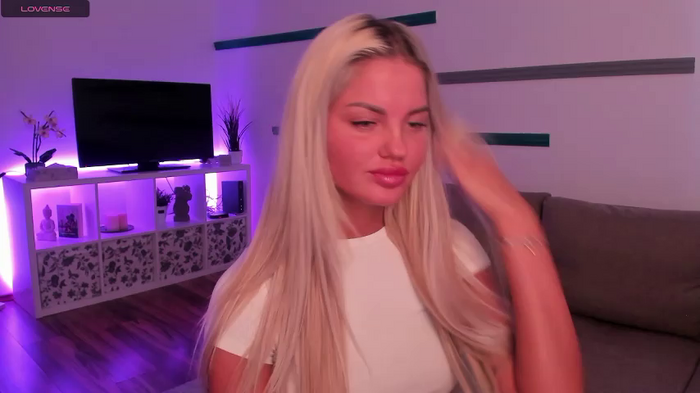 Nia_Blondie_X