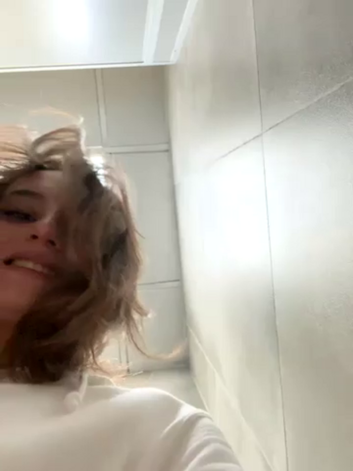 -AngelAri-