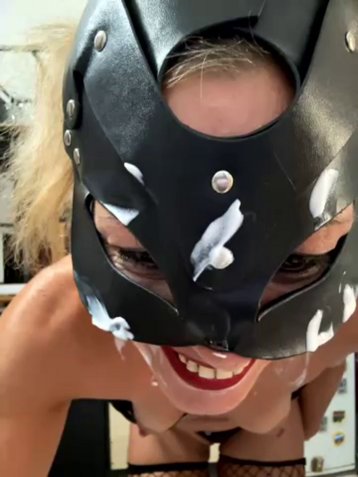 LadyScarlett-xk
