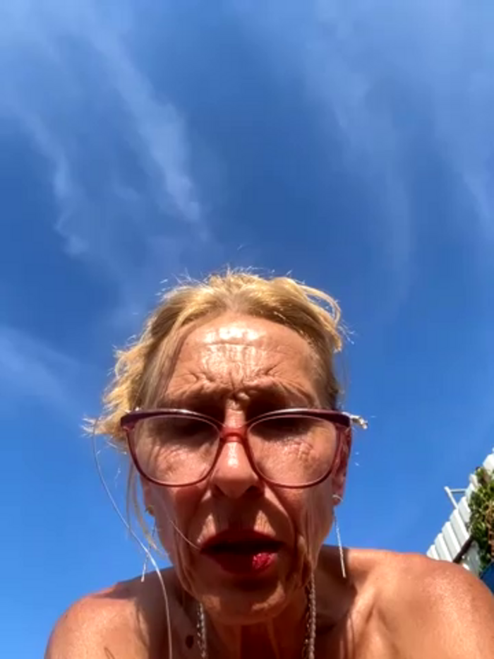 adella13