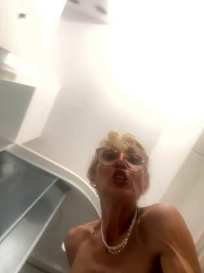 adella13