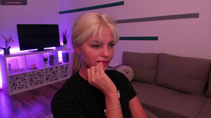 Nia_Blondie_X
