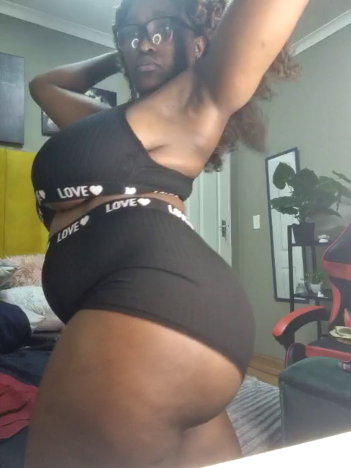 Bustygoddess32