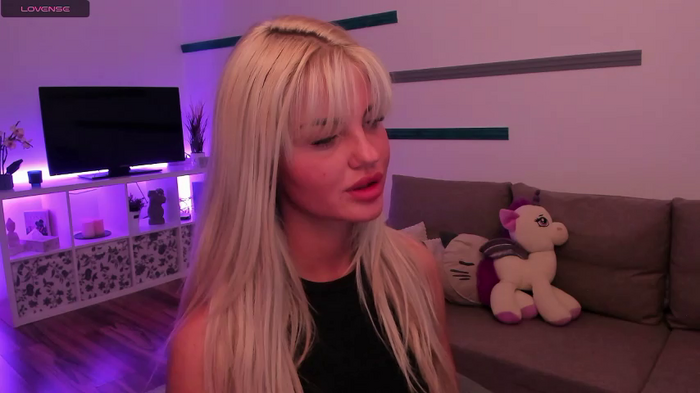 Nia_Blondie_X
