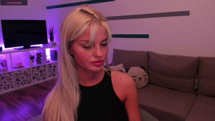 Nia_Blondie_X