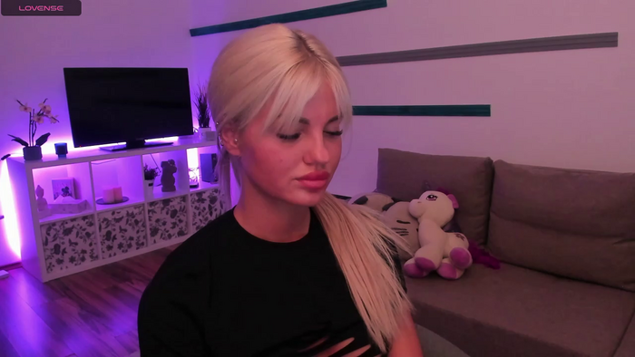Nia_Blondie_X