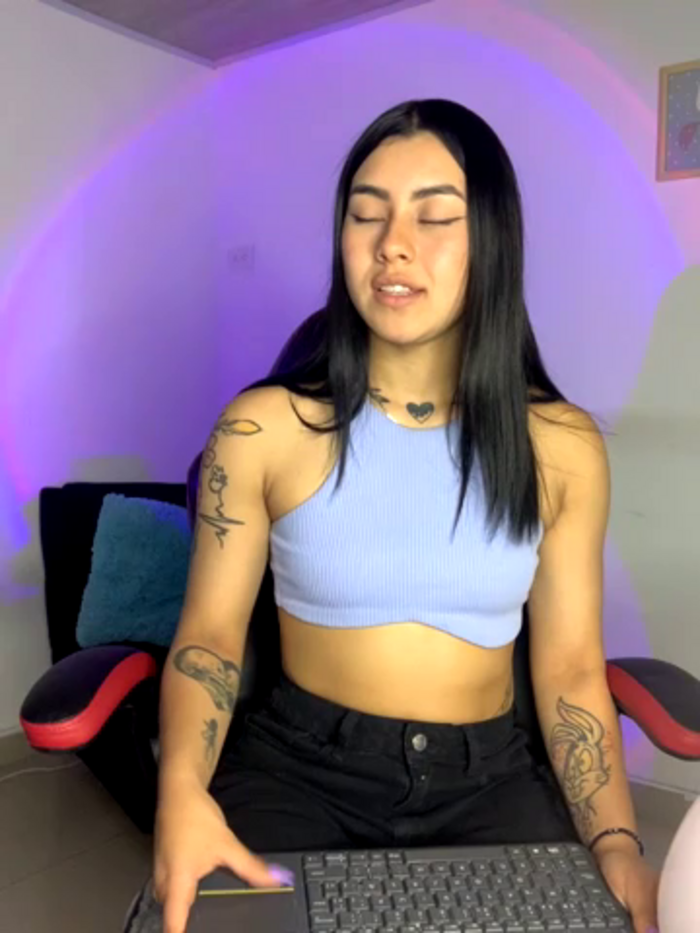 emily_22x