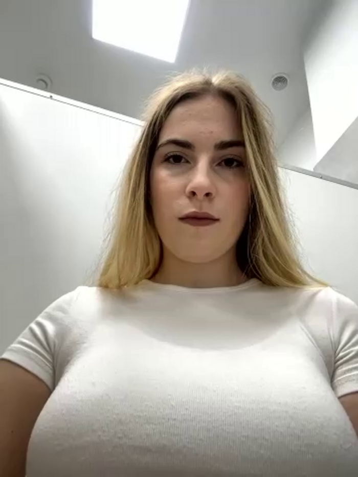 KissMissAngela