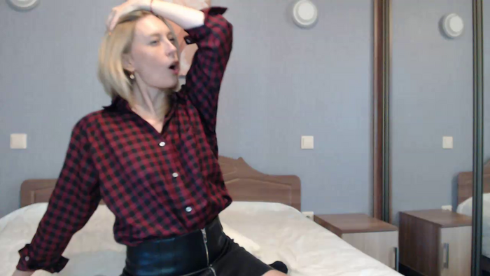 AvelinaLeoni
