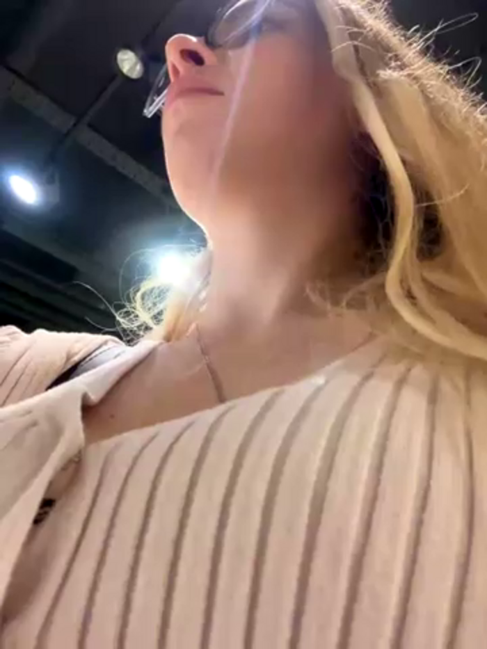 KissMissAngela