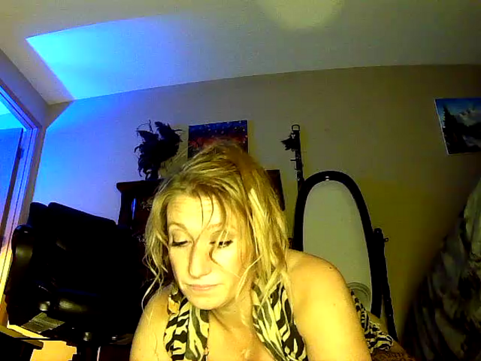lilyhornyhousewife