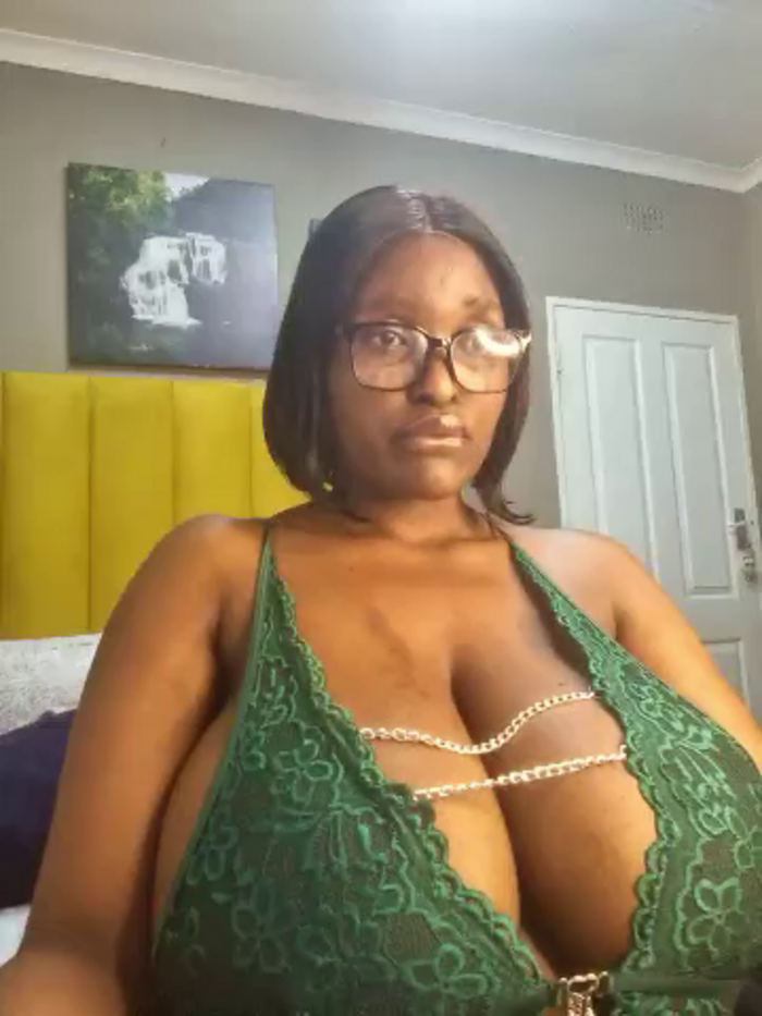 Bustygoddess32