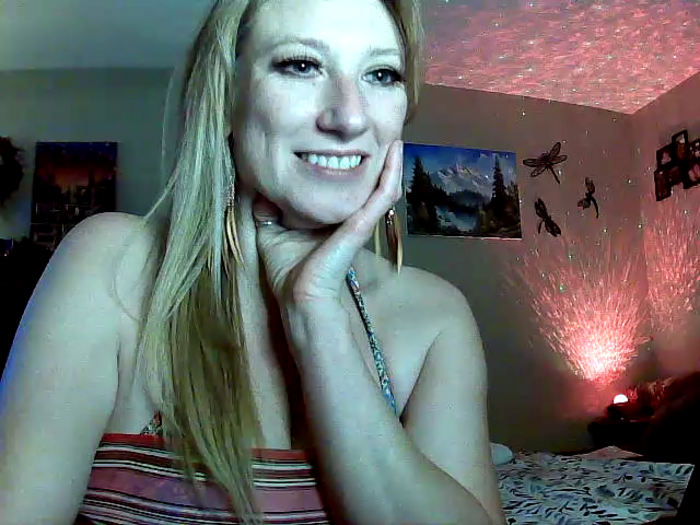 lilyhornyhousewife