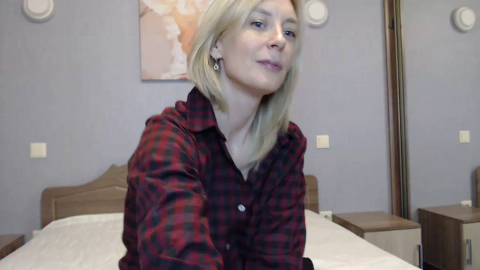 AvelinaLeoni