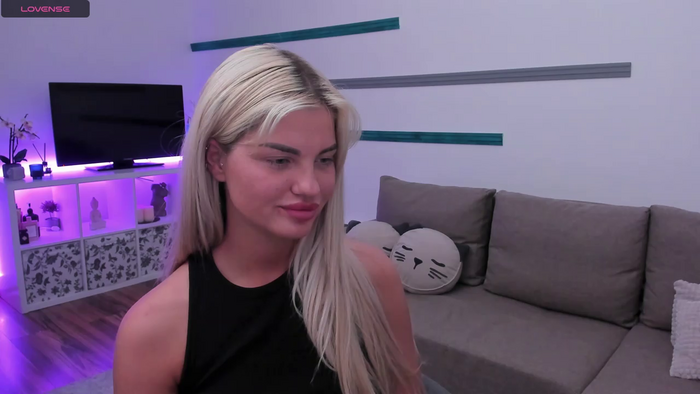 Nia_Blondie_X
