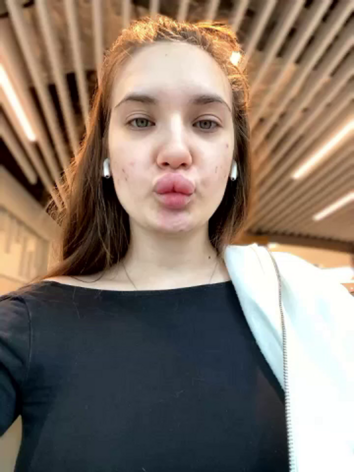 Holly_Molii