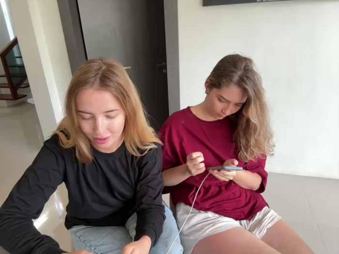 Nura_n_Sarah