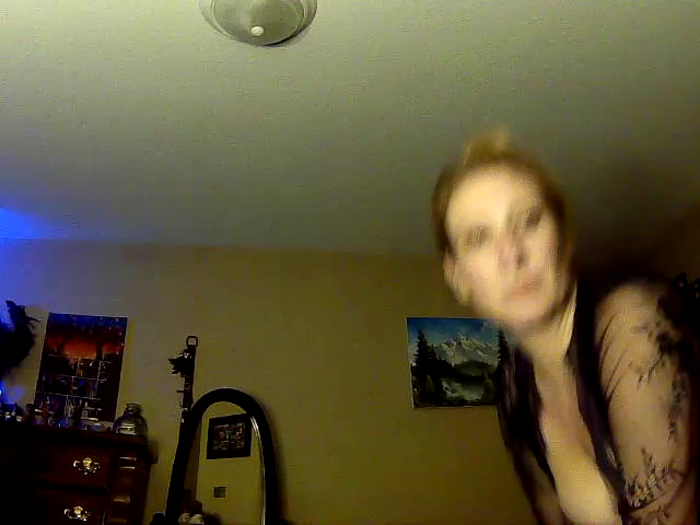lilyhornyhousewife