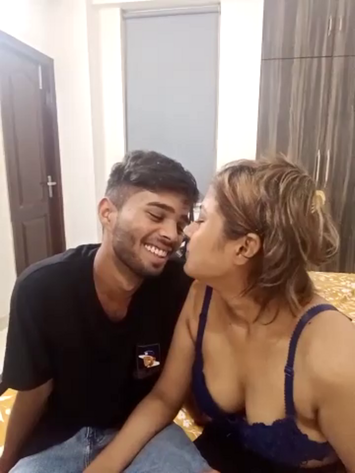smiley_couple